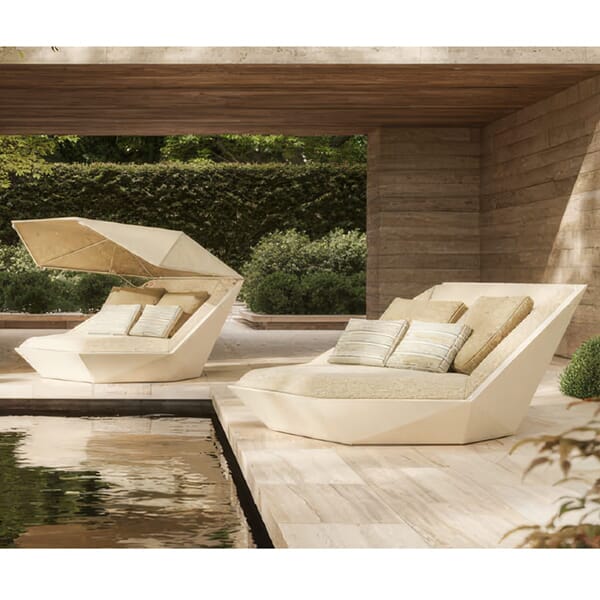 VondomFaz Illuminated Outdoor Daybed. day bed, lighted.